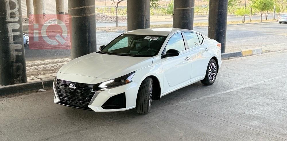 نيسان ألتيما